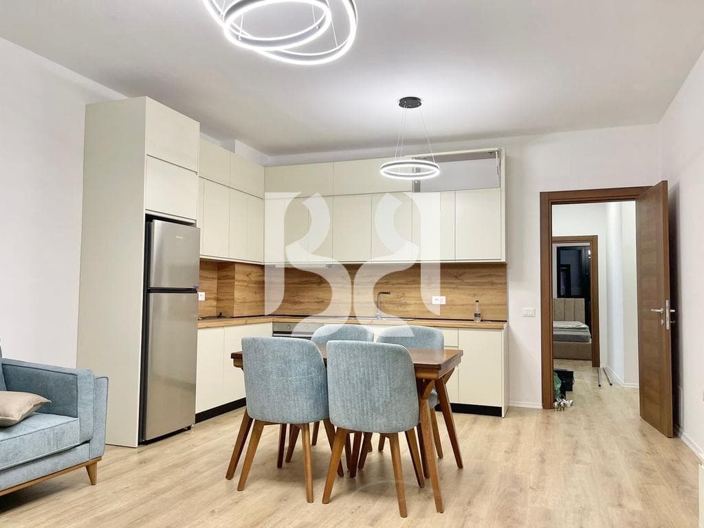 APARTAMENT ME QIRA 2+1+2 FARMACIA 10 70,000 LEKE 3