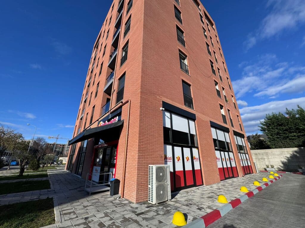 SHITET APARTAMENT 2+1+2 NE KINOSTUDIO/PALLAT I RI 2