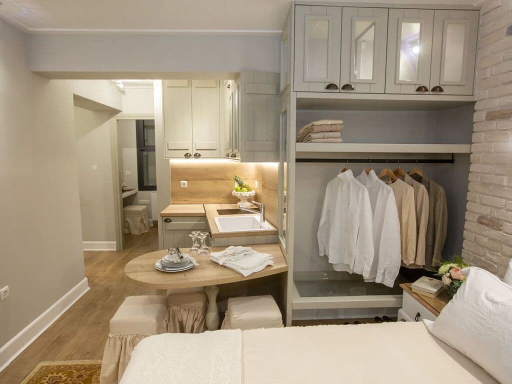 JANINE/GREQI SHITEN 3 GARSONIERE DHE NJE DELUXE APARTAMENT 3