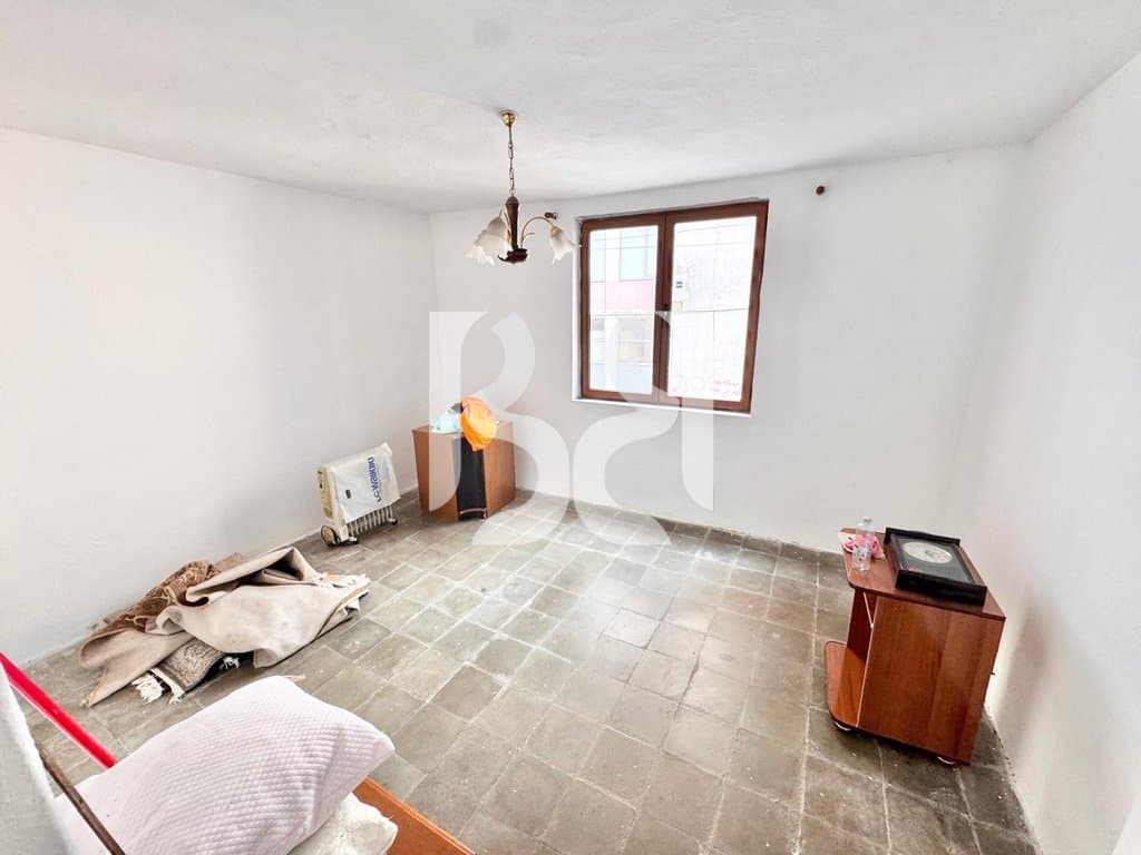 APARTAMENT 2+1+BALLKON ME QIRA TREGU ELEKTRIK 4