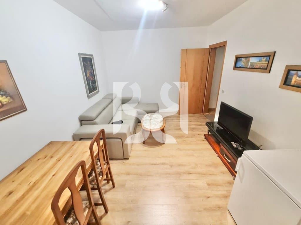 APARTAMENT ME QERA 1+1 TE MYSLYM SHYRI 4