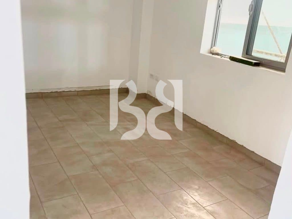 Kapanon Industrial për Qira ose Shitje në Vorë Rruga Dytësore – Magazinë dhe Objekt Biznesi me Sipërfaqe 1,065 m²