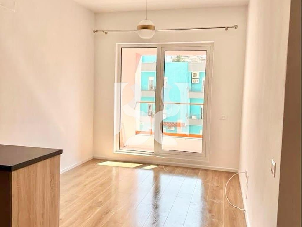APARTAMENT ME QERA 1+1 PRANE MANGALEMIT 4