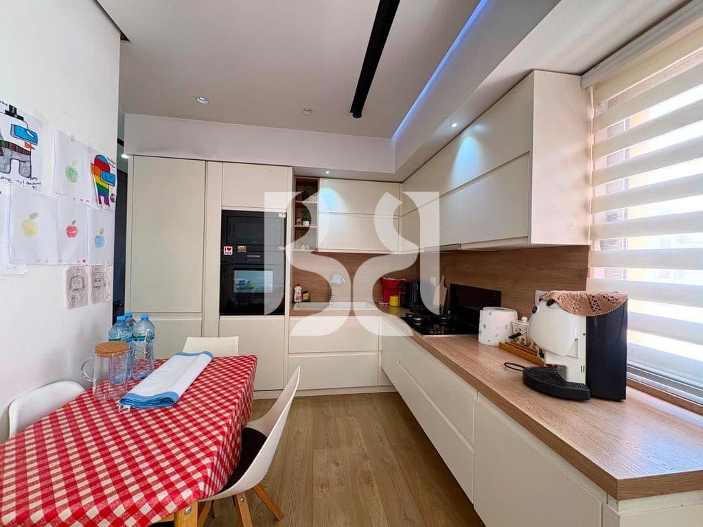 Apartament 2+1 me Gardërobë dhe Verandë për Shitje në Bulevardin Migjeni 4