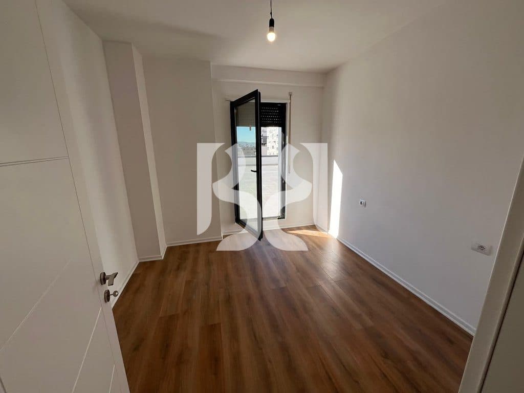 AMBIENTE ZYRE ME QERA – REZIDENCA ERLI 3