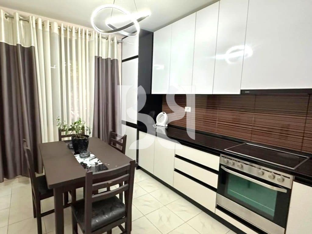 APARTAMENT 2+1 ME QIRA PRANE ISH RESTORANT DURRESI 2