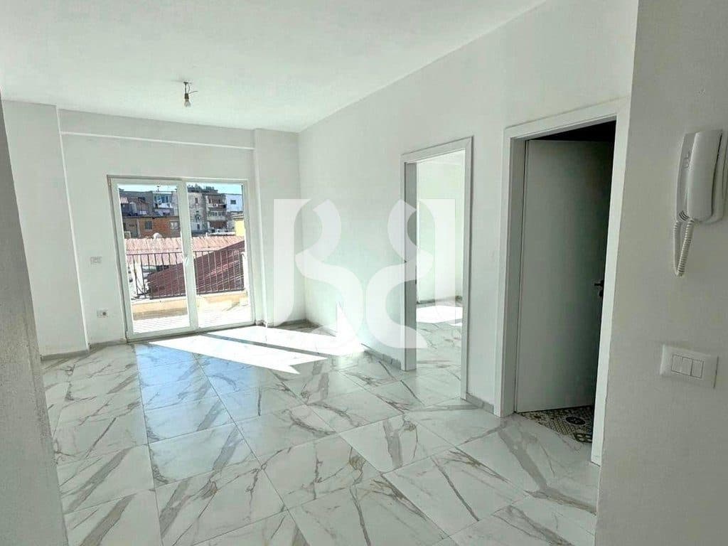 Ambient Biznesi me Qira në Kompleksin Aura | Rruga Dritan Hoxha | 69.5 m² | Kati 1 | Parkim *