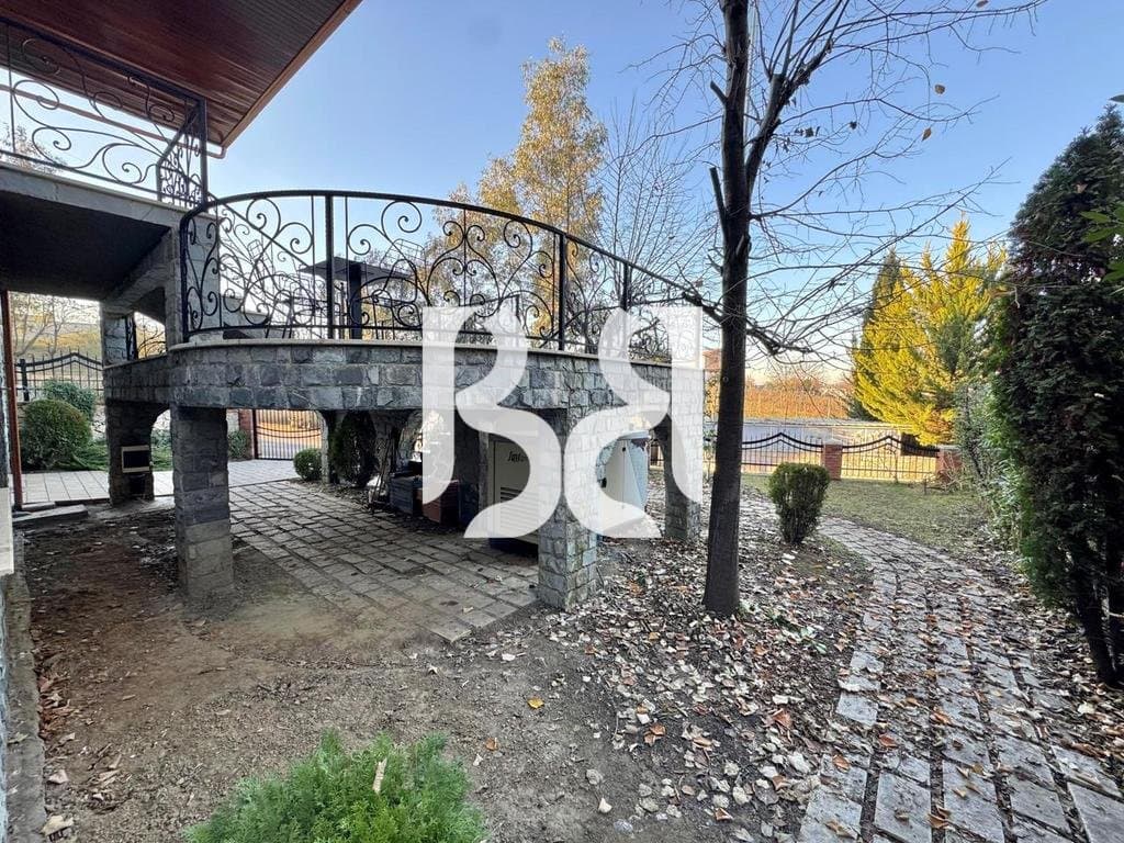 VILË LUKSOZE 3 KATESHE ME QERA NË ACACIA HILLS TIRANË 3
