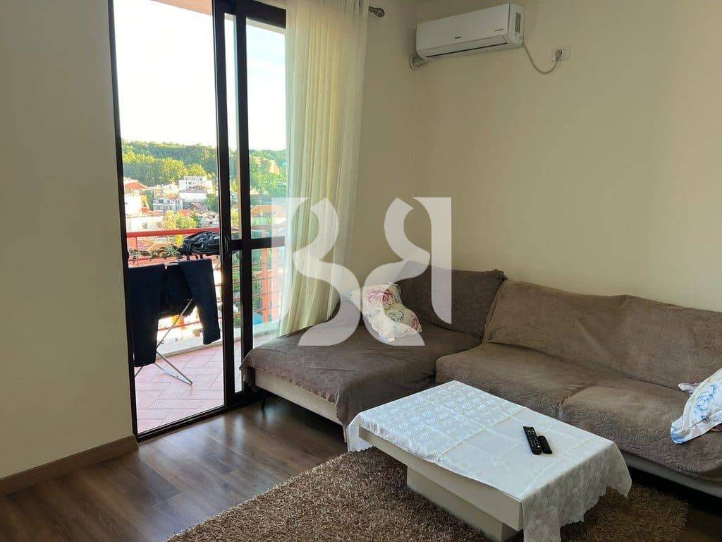 APARTAMENT ME QERA 2+1 PRANE QYTET STUDENTI, RRUGA GRAMOZ PASHKO 4