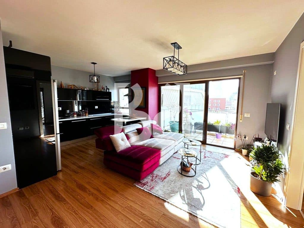 Apartament 2+1 me Qira te Mine Peza, Tiranë | Totalisht i Mobiluar | Pallat i Ri me Ashensor | 80,000 Lekë/Muaj