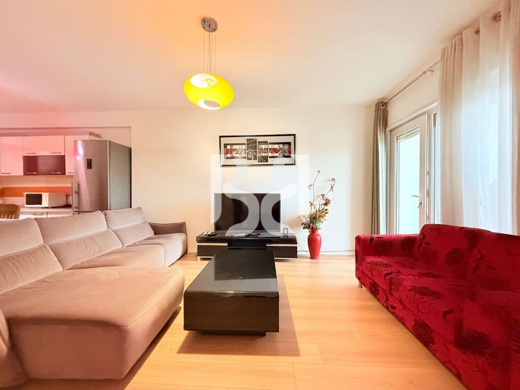 APARTAMENT ME QIRA TE RRUGA E DIBRES 2+1+2 PRANE QSUT-S