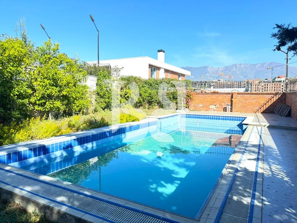 SHITET VILË 4-KATËSHE ME PISHINË në Akacia Hills, Pranë TEG – 850,000 € 2
