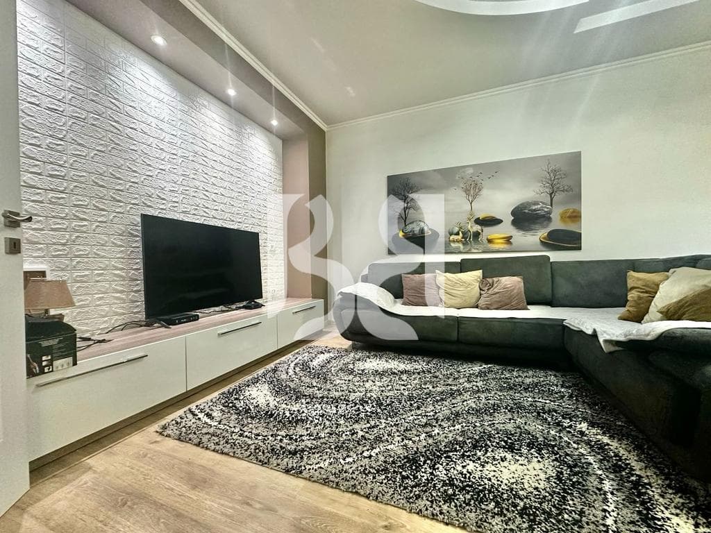 APARTAMENT ME QIRA 2+1 PRANE SHKOLLES SE KUQE TE RRUGA RIZA CEROVA 2