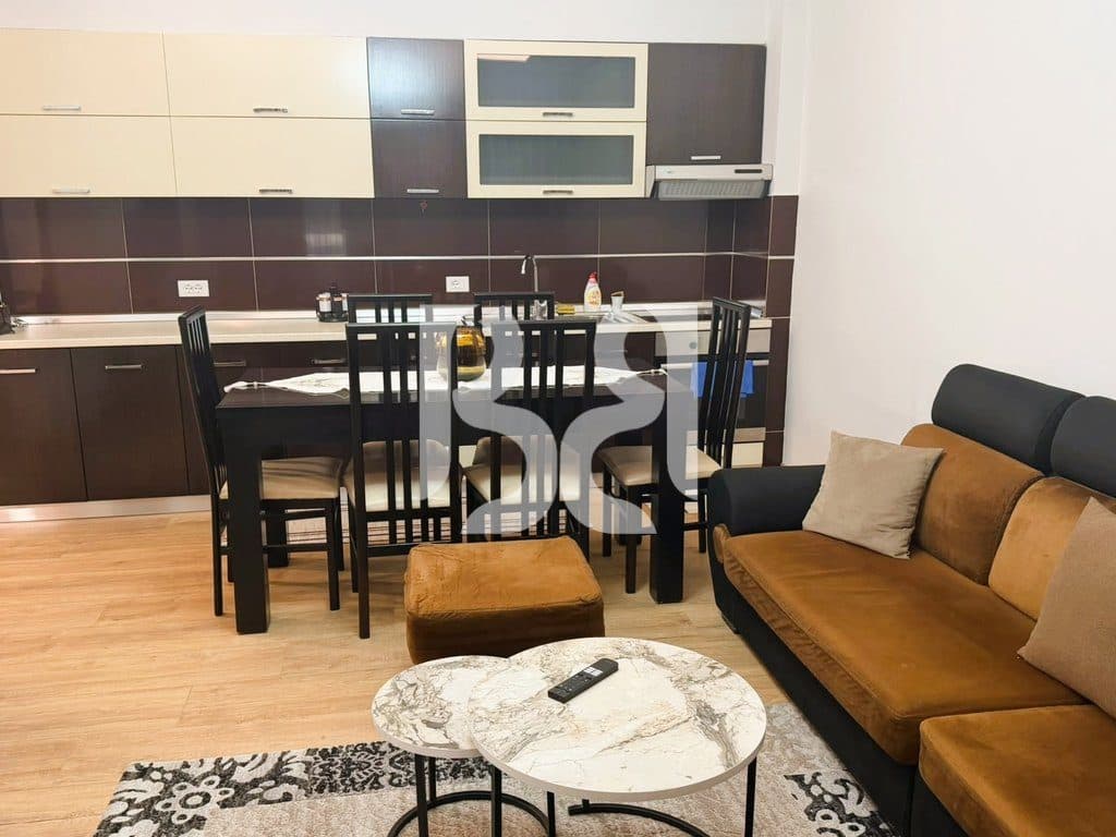 APARTAMENT 2+1 ME QIRA PRANE RESTORANT FRESKU 3