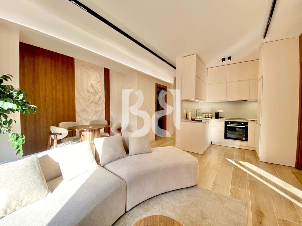 JAPIM APARTAMENT ME QIRA LUKSOZ TEK RRUGA E KAVAJES!