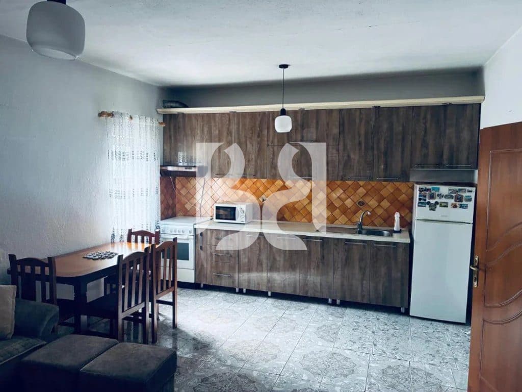 APARTAMENT ME QERA 2+1 PRANE UET, PORCELAN* 2