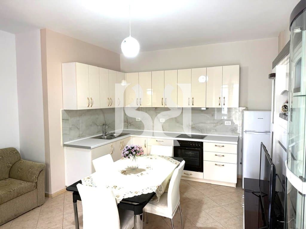 SHTEPI PRIVATE 1+1 ME QIRA NE ASTIR** 420EURO
