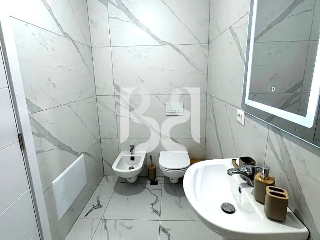 APARTAMENT ME QERA 2+1 TEK RRUGA 5 MAJI, PRANE RRETHRROTULLIMIT 4