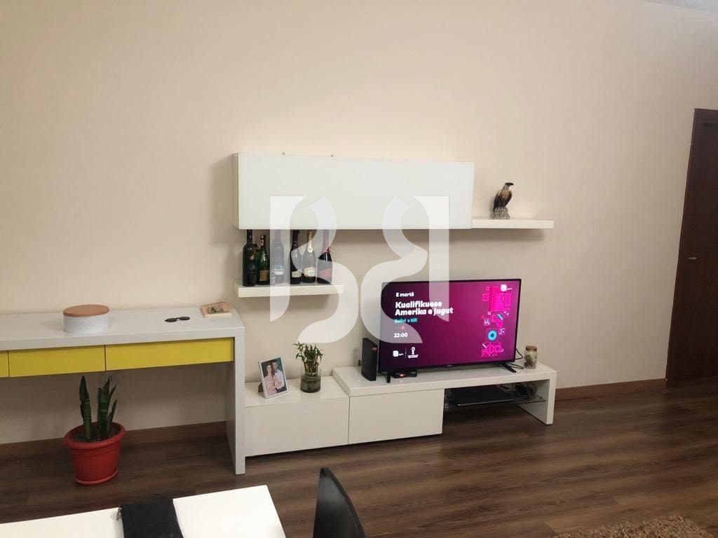 APARTAMENT ME QERA 2+1 PRANE QYTET STUDENTI, RRUGA GRAMOZ PASHKO 3