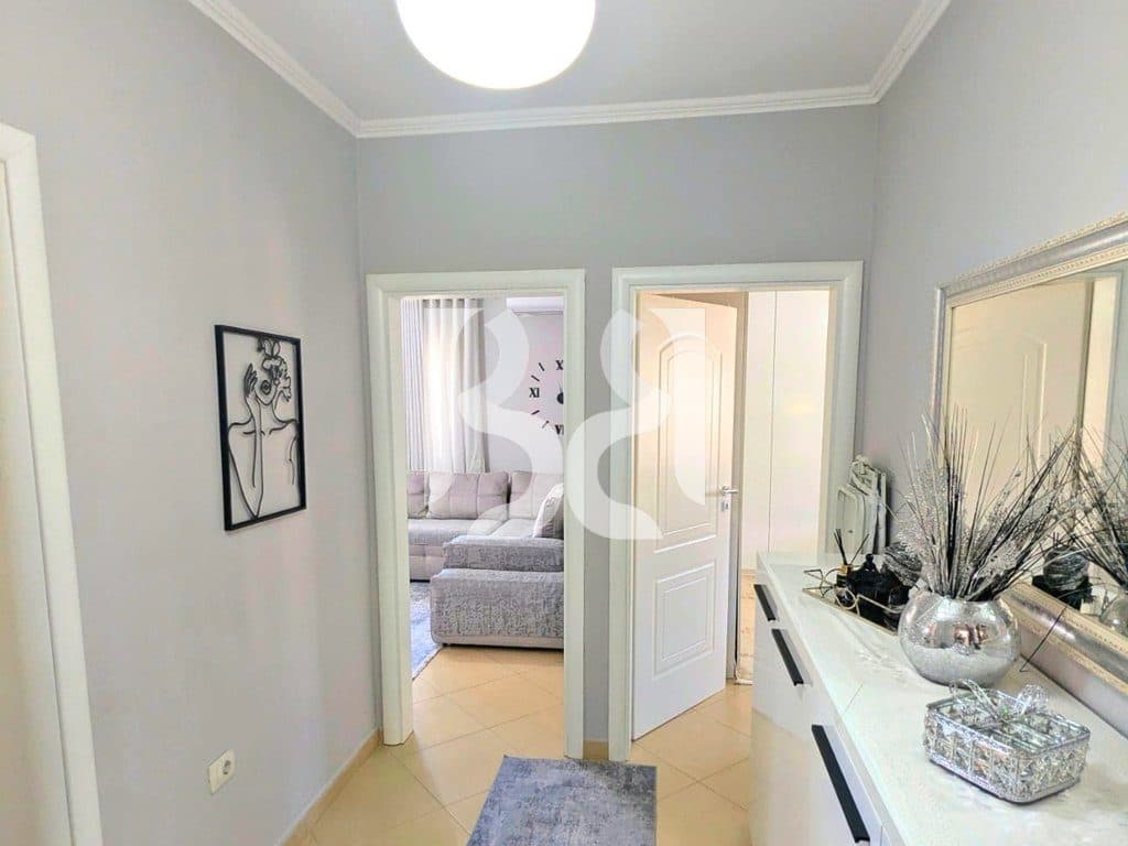 APARTAMENT PËR SHITJE 1+1 NË VLORË, ZONË QENDRORE 4