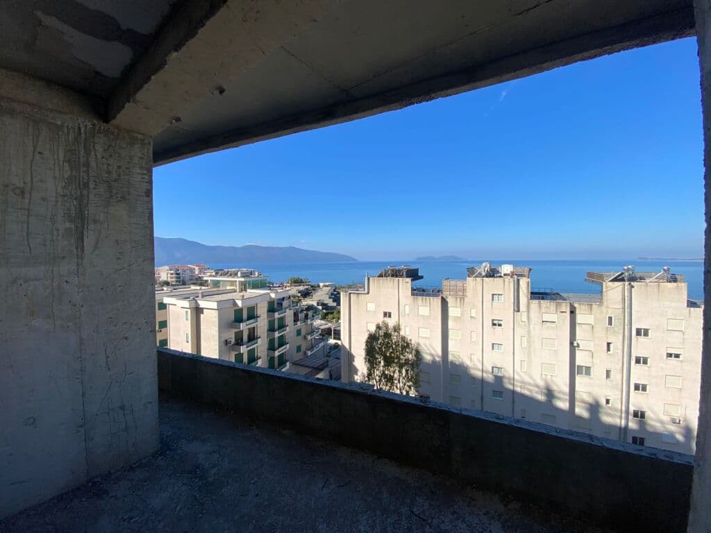 Shesim Apartament 2+1+2 prane Marina Bay-t ne Vlore me pamje nga DETI JON. 2