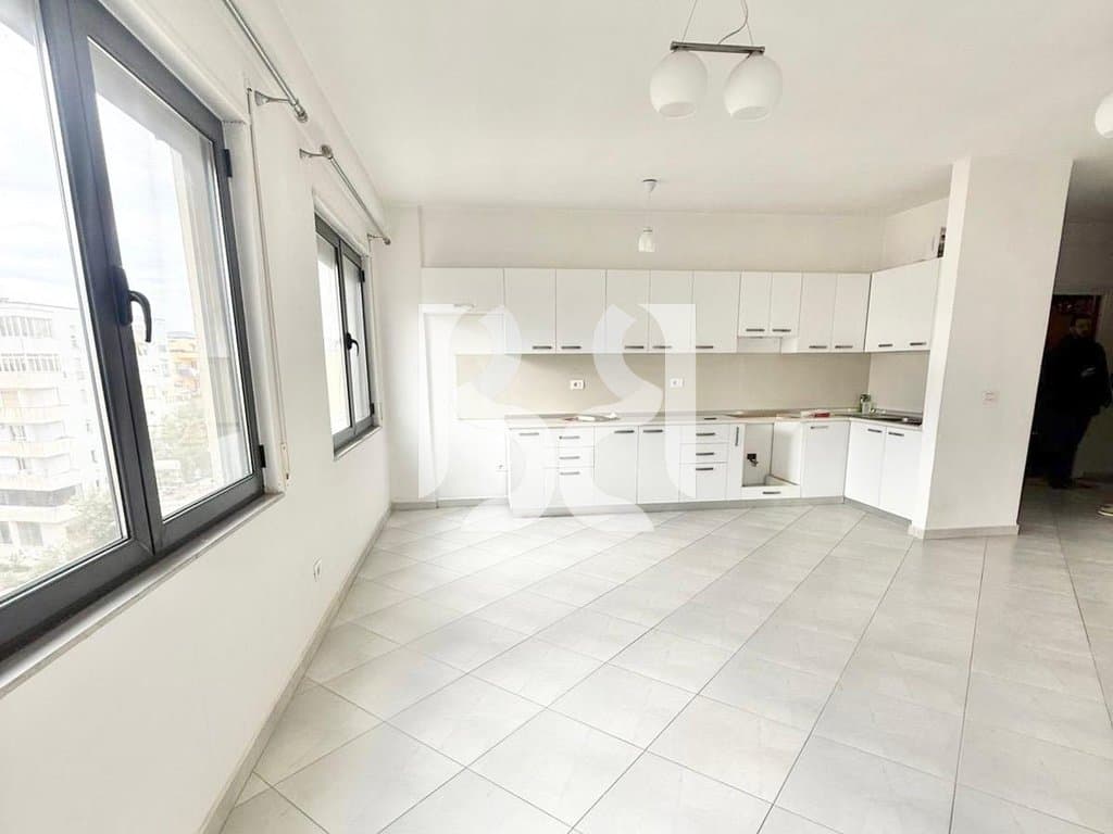 SHITET APARTAMENT 2+1+2 TEK ISH TREGU ELEKTRIK 2