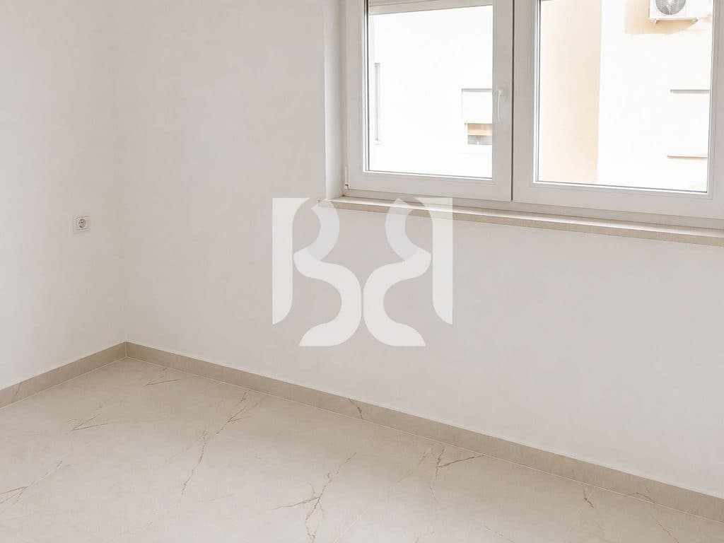 AMBIENT BIZNESI ME QIRA TEK DONIKA CENTER, QENDER 4