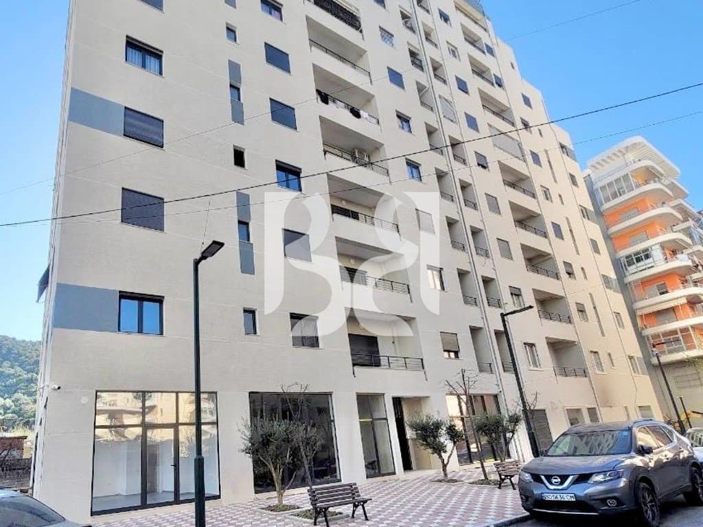 SHITET APARTAMENT 2+1+POST PARKIMI PRANE LUNGOMARES