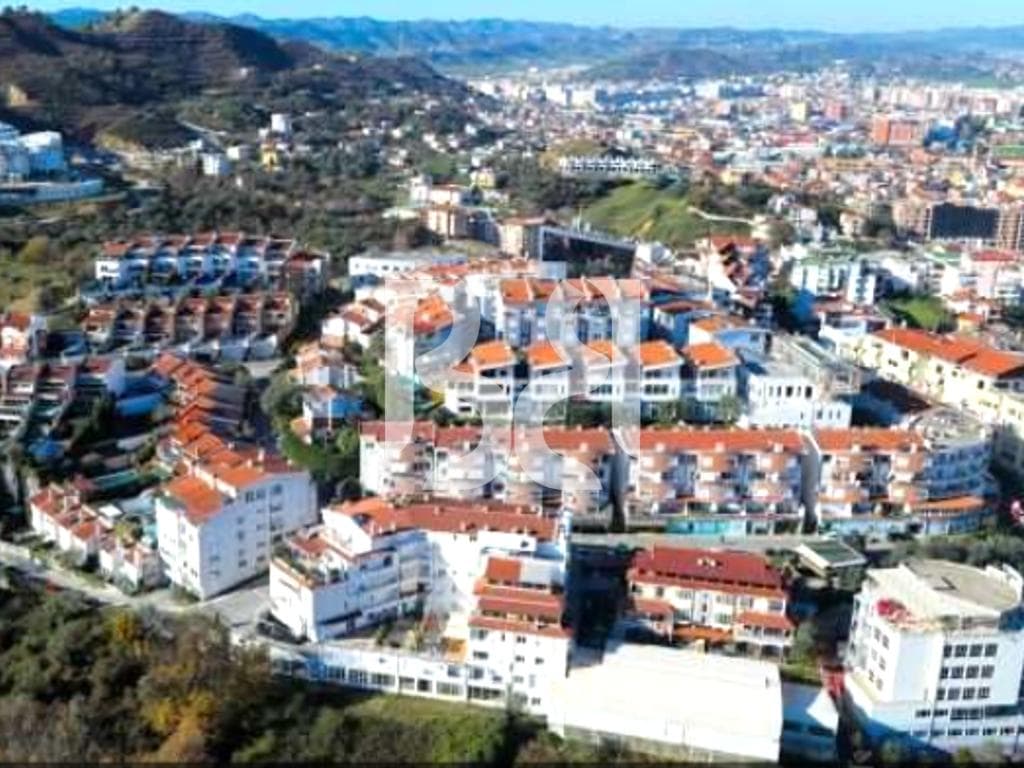 APARTAMENT DUPLEX ME OBORR NE SHITJE TEK RESIDENCA KODRA E DIELLIT 1 JUG 2