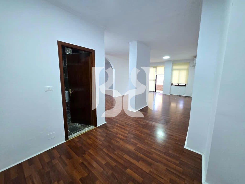 JEPET ME QIRA AMBIENT PËR ZYRA NË BLLOK – PRANË LIBRIT UNIVERSITAR | 1,300 €/Muaj 3