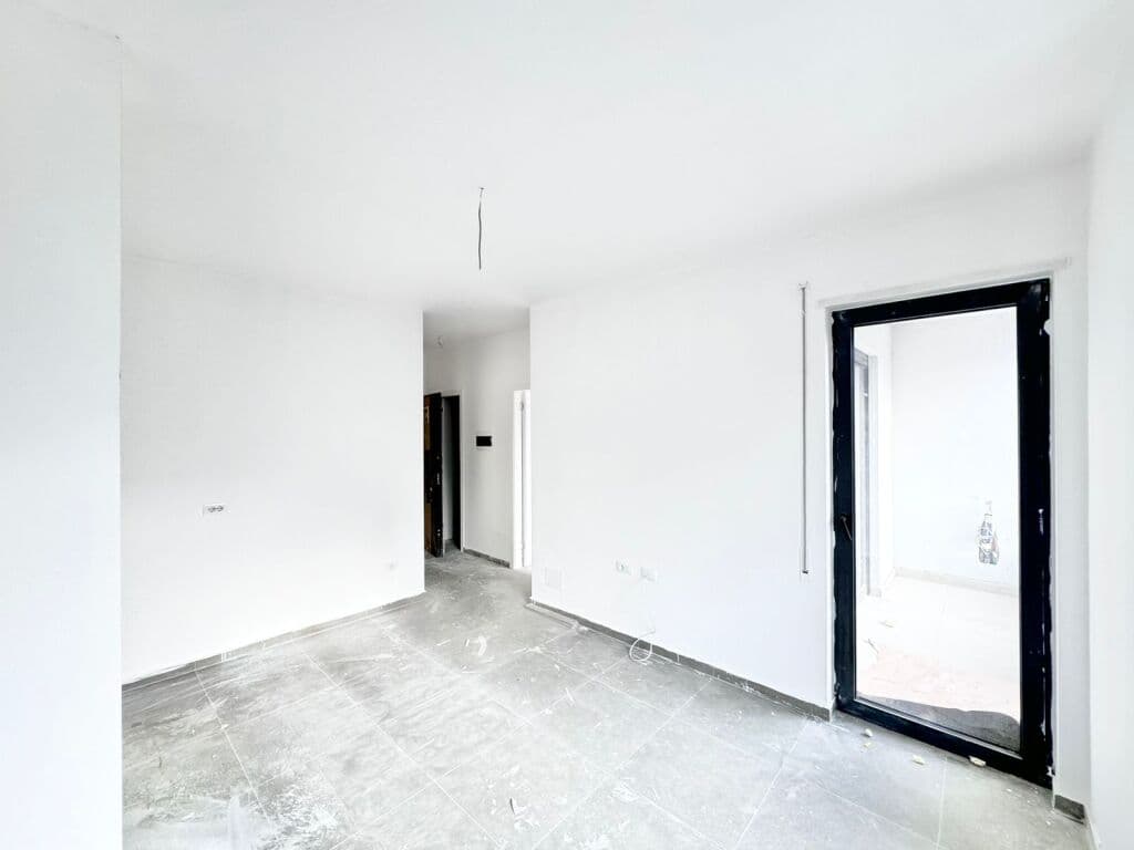 JAPIM ME QIRA APARTAMENT 1+1 TE BULEVARDI I RI PER ZYRA 3