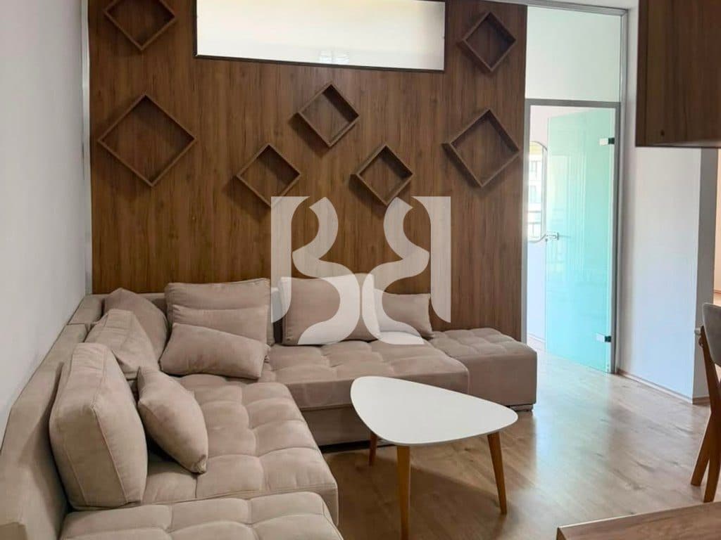 Apartament 2+1 me Qira në Ish-Fushën e Aviacionit | Kati 8 | Parkim i Përfshirë | 65,000 Lekë/Muaj