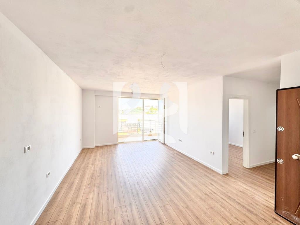*APARTAMENT 1+1 NE SHITJE KOMPLEKSI I TOM DOSHIT SHKOZE