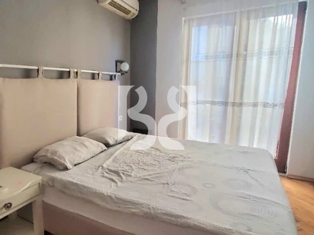 APARTAMENT ME QERA 1+1 TE RRUGA MYSLYM SHYRI* 4