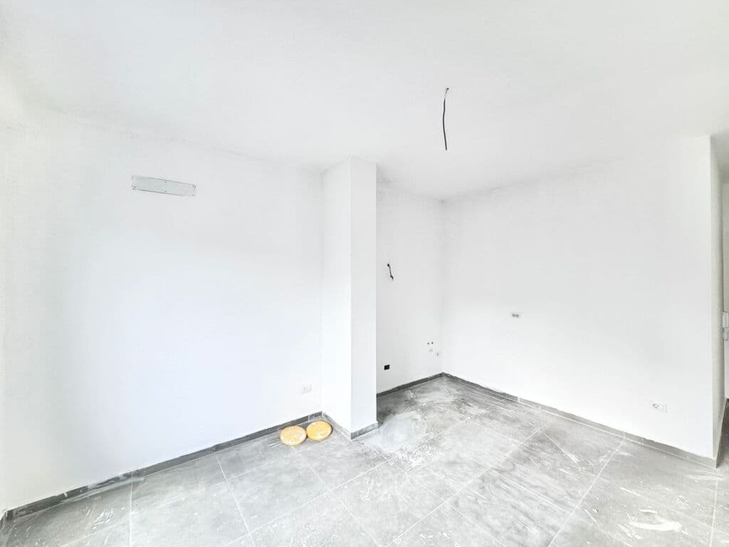 JAPIM ME QIRA APARTAMENT 1+1 TE BULEVARDI I RI PER ZYRA 4
