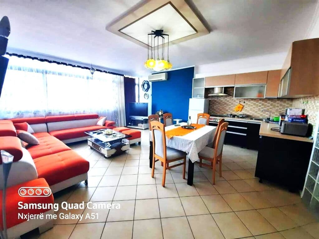 Jepet Apartament 3+1+2 Me Qira, Rruga E Kavajes, Prane Qendres Globe