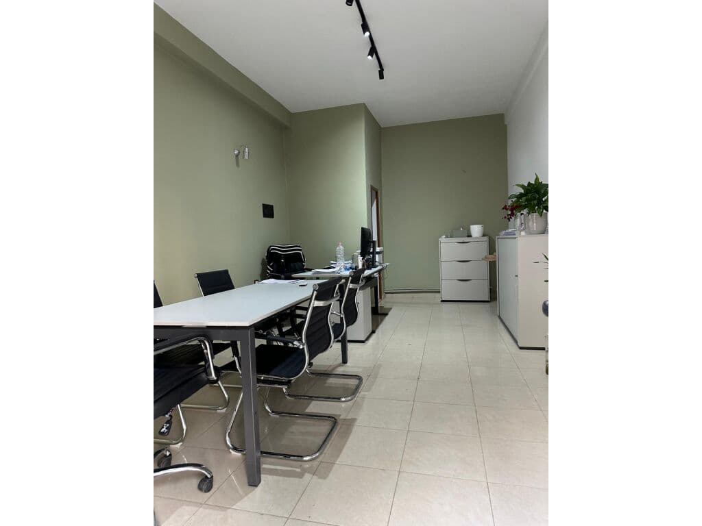 SHESIM AMBIENT KOMERCIAL PRANE KIKA 2 /RRUGA SKENDER LUARASI /KOMUNE TE PARISIT 3