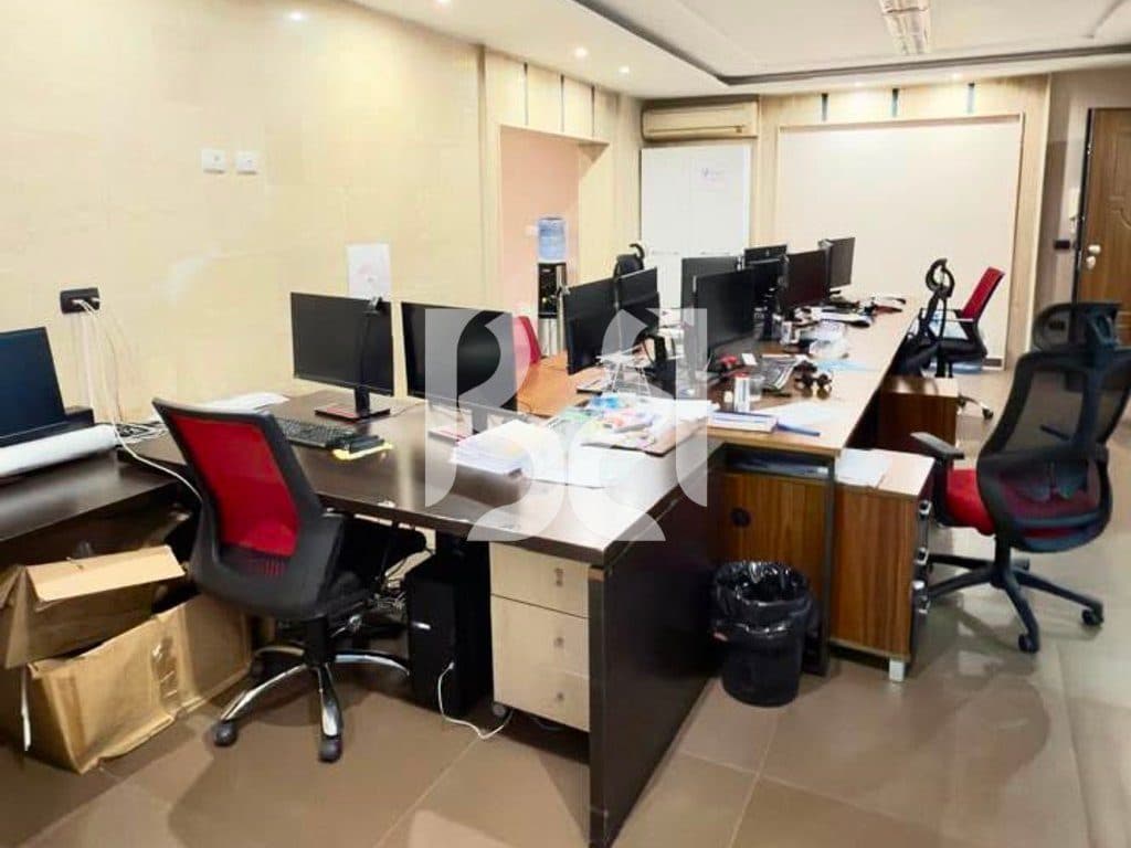 Zyrë Rooftop 350 m² me Qira te Kika 1 | Komuna e Parisit 3
