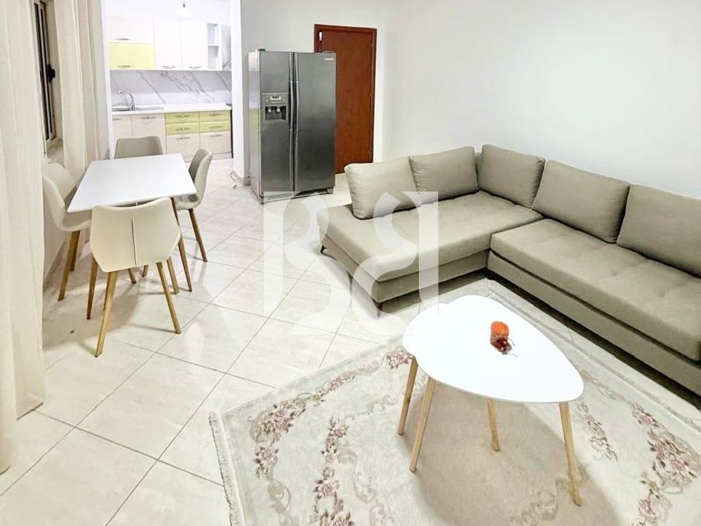 APARTAMENT ME QERA 2+1+2 PRANE ISH STACIONIT TE TRENIT 2
