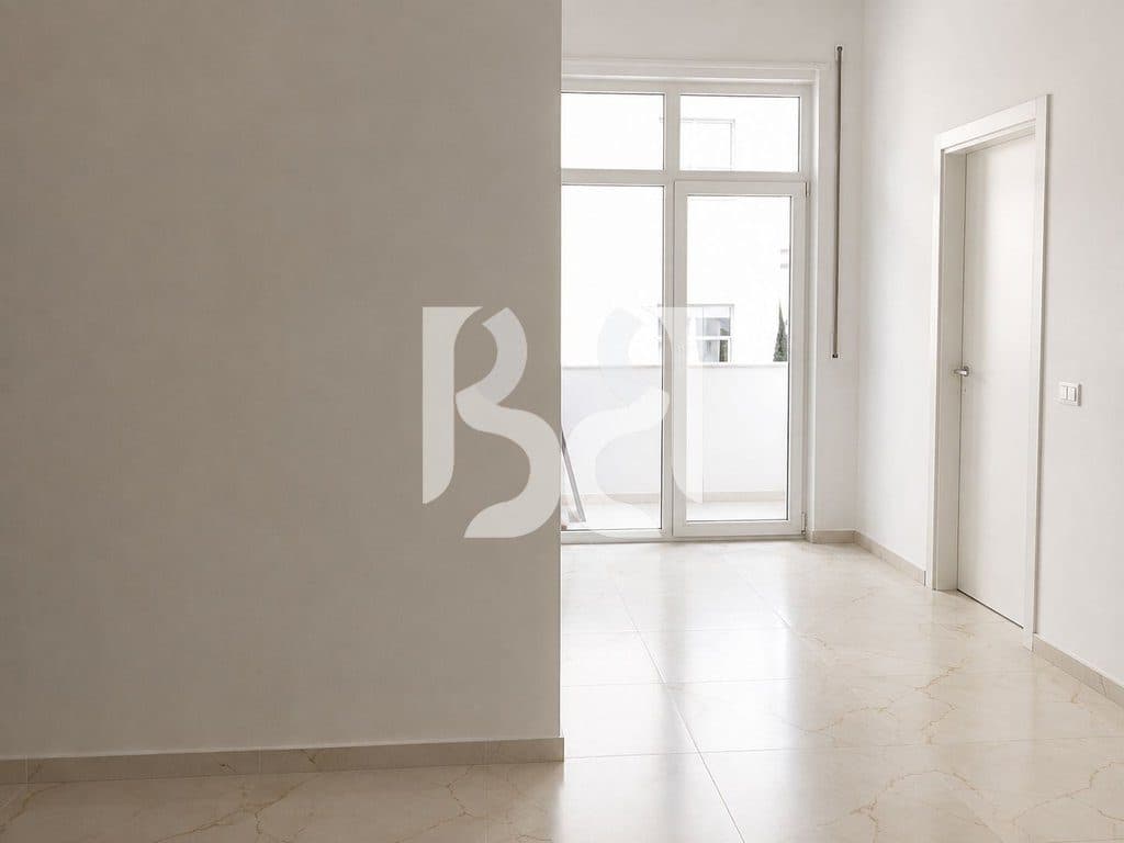 AMBIENT BIZNESI ME QIRA TEK DONIKA CENTER, QENDER