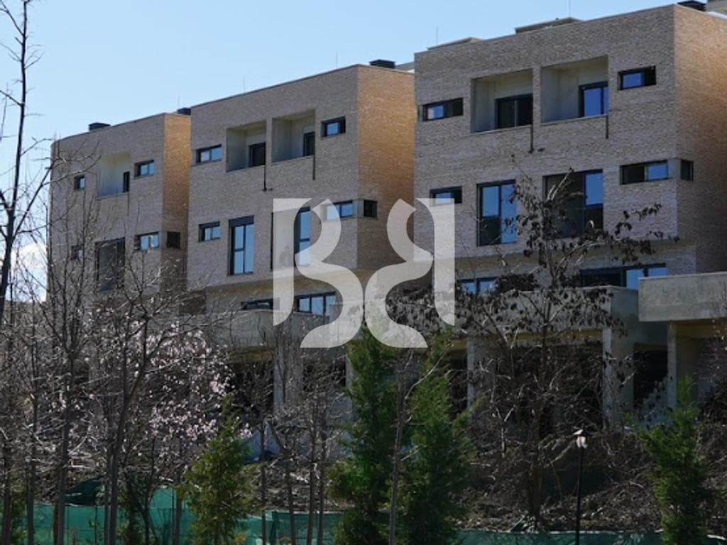 TRIPLEX LUKSOZE ME VERANDË PANORAMIKE – JETESË ELITARE NË PRIVATËSI TOTALE