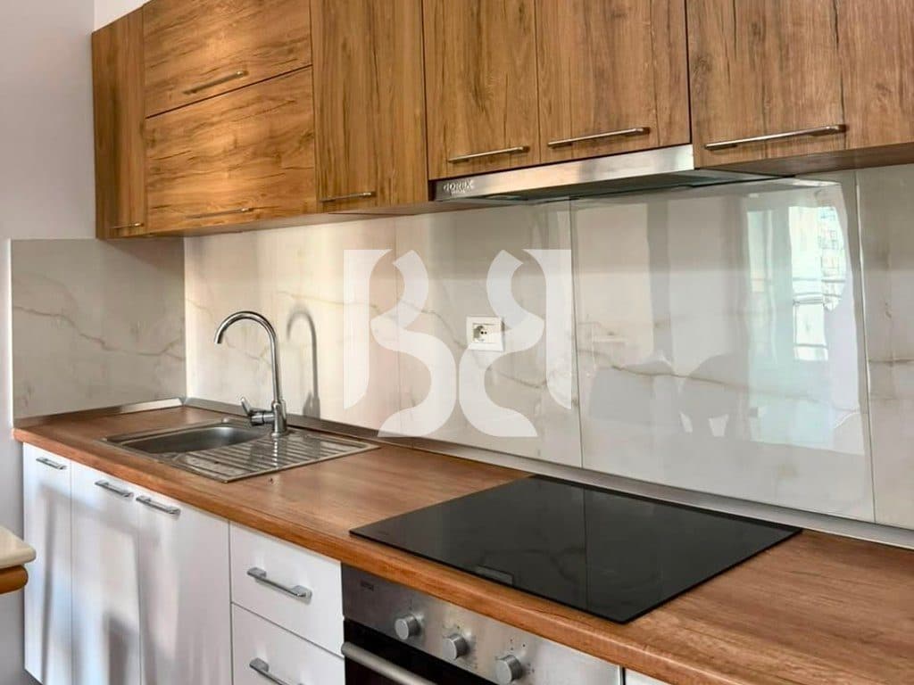 Apartament 2+1 me Qira në Ish-Fushën e Aviacionit | Kati 8 | Parkim i Përfshirë | 65,000 Lekë/Muaj 2