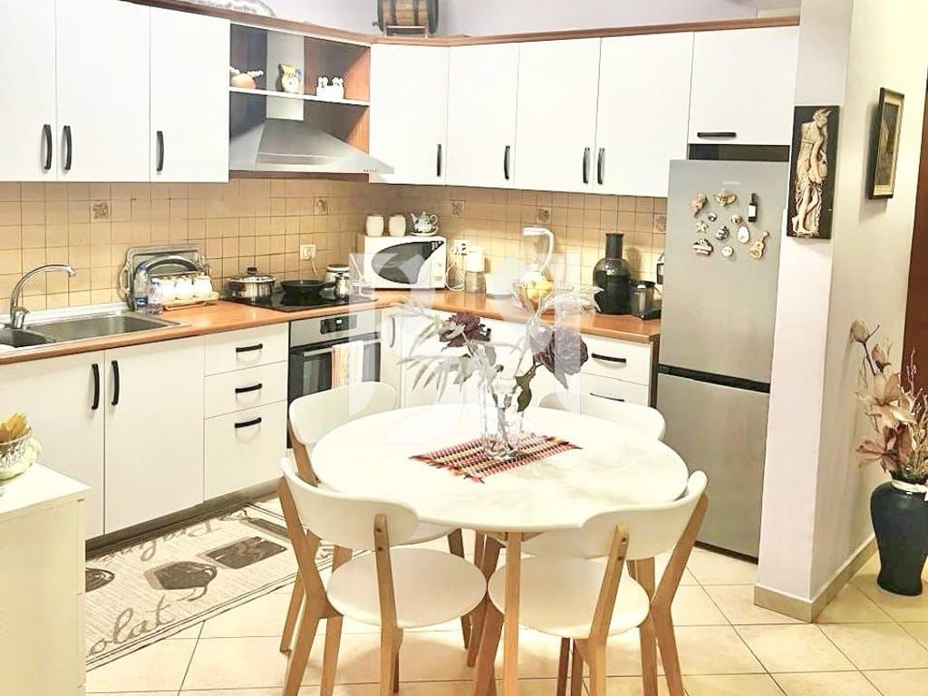 APARTAMENT ME QERA 2+1+2 TEK RRUGA E KAVAJES 2