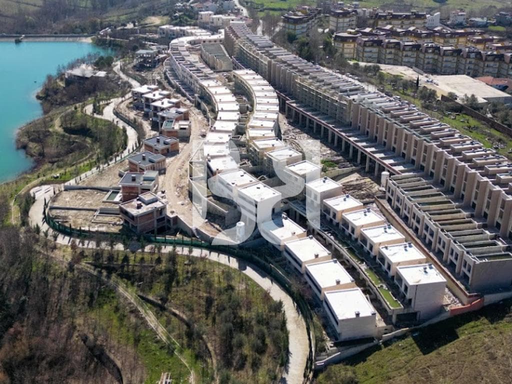 VILË LUKSOZE ME PISHINË PRIVATE & VERANDË PANORAMIKE – JETESË ELITARE NË PRIVATËSI TOTALE 2