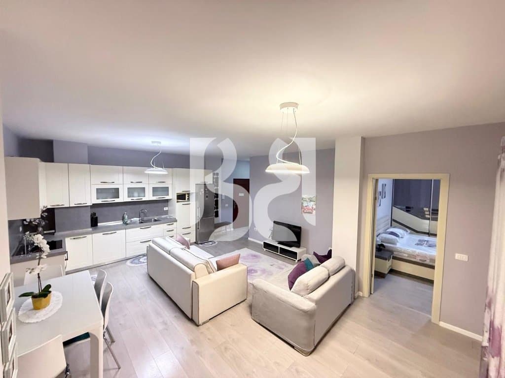 JEPET ME QIRA APARTAMENT 1+1 TEK STACIONI TRENIT 570€ *