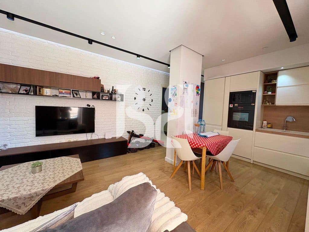Apartament 2+1 me Gardërobë dhe Verandë për Shitje në Bulevardin Migjeni 3