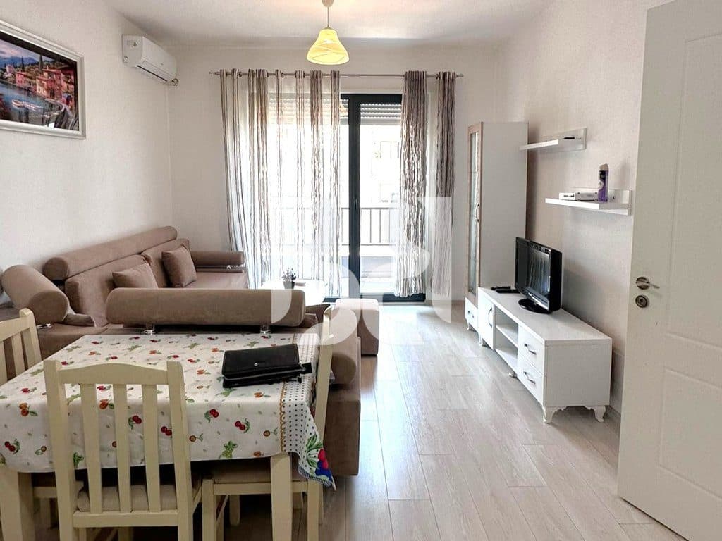 APARTAMENT 3+1+BALLKON ME QIRA NE KINOSTUDIO