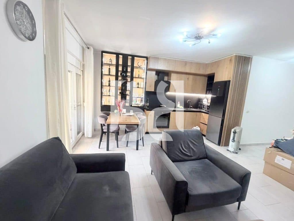 APARTAMENT 2+1 ME QERA TE RRUGA NAIM FRASHERI