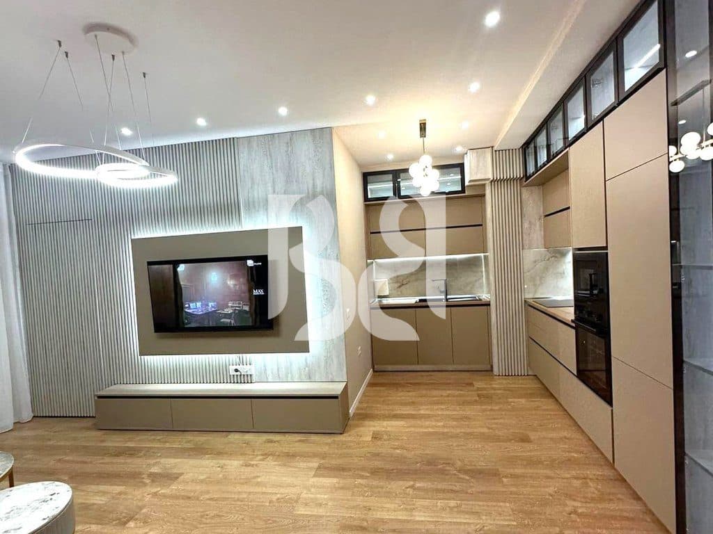 APARTAMENT 2+1+2 ME QIRA TEK SHKOLLA E KUQE, PAZARI I RI 3