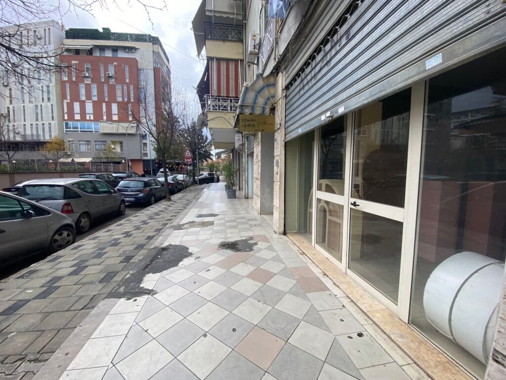 SHESIM AMBIENT KOMERCIAL PRANE KIKA 2 /RRUGA SKENDER LUARASI /KOMUNE TE PARISIT 2